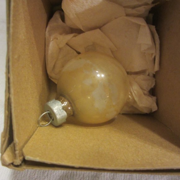 VTG GLASS BALL ORNAMENTS, MIXED SET, 11 IN SET W/VTG BOX TOP - Picture 5 of 6